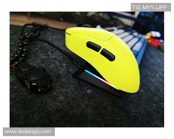 电竞鼠标全面评测：探讨传感器精度与舒适手感的完美结合